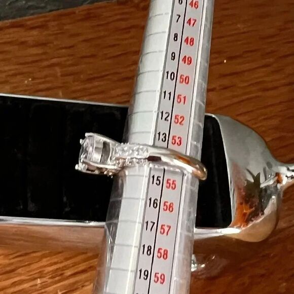 NWOT Silver Size 7 Gorgeous Ring with lots of bling, - Picture 10 of 12